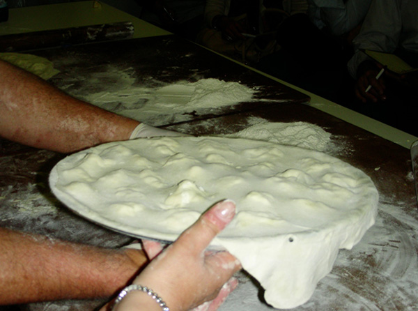 Descrizione: Descrizione: Descrizione: Descrizione: Descrizione: D:\backup disco E\04_LA_TORRE_SITO\archivio\corso_cucina_2\focaccia_file\36 seconda sfoglia.jpg