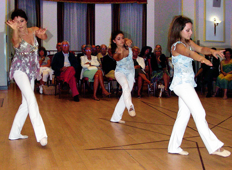 Descrizione: Descrizione: Descrizione: Descrizione: Descrizione: Descrizione: Descrizione: Descrizione: D:\backup disco E\05_LA_TORRE_SITO\archivio\due_golfi\04 danza.jpg
